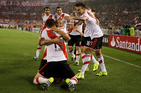 Các cầu thủ River Plate ăn mừng chức vô địch Copa Libertadores.